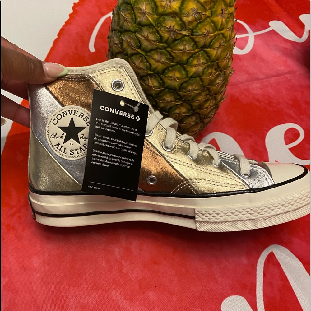 CONVERSE high top sneakers ( New)
